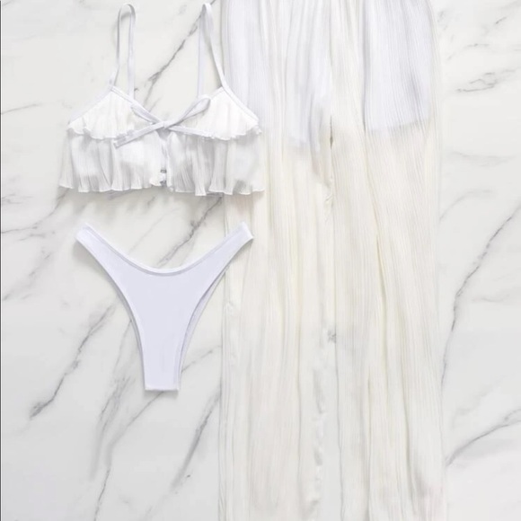 Bikini with cover up - Picture 4 of 10